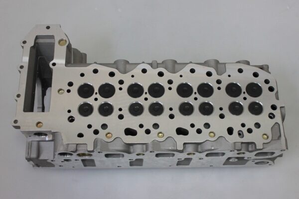 4JJ1 CYLINDER HEAD