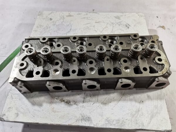 V1505 complete cylinder head 2